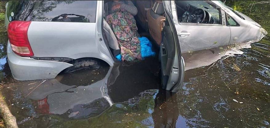Водитель сутки не мог выбраться из авто, потерпевшего аварию в Приморье (видео) Водитель сутки не мог выбраться из авто, потерпевшего аварию в Приморье (видео)