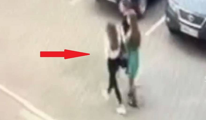 Три очаровательные девушки своим поступком ввели в ступор горожан Три очаровательные девушки своим поступком ввели в ступор горожан