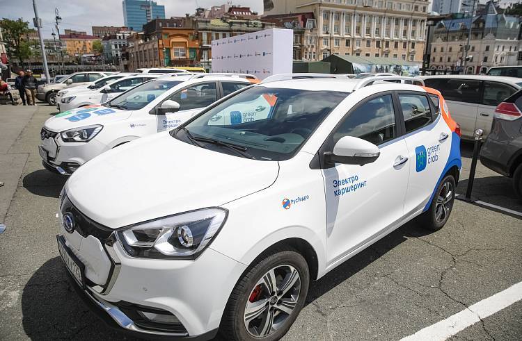Автомобили электрокаршеринга во Владивостоке теперь можно оставлять на платных парковках