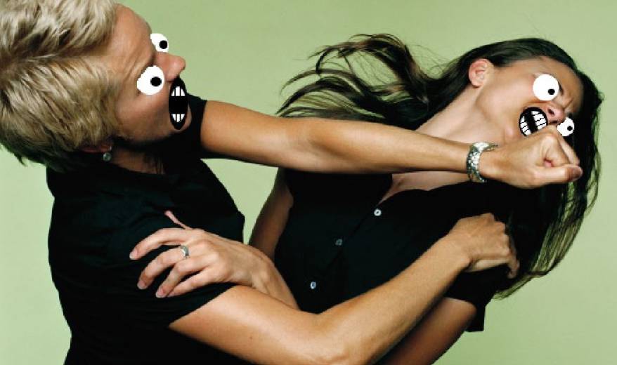 Жесть просто: девушка в ходе драки откусила палец своей оппонентке в Приморье