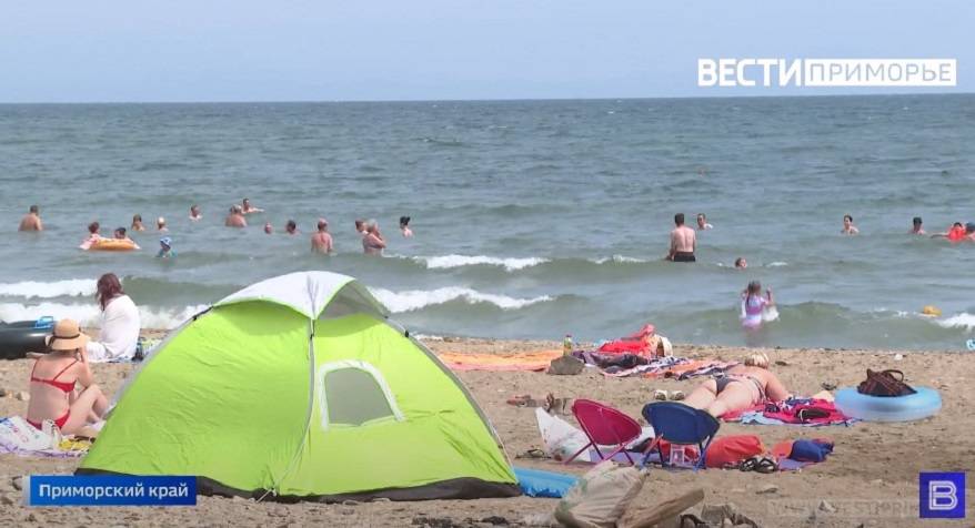 Люди в погонах нагрянули на пляж во Владивостоке