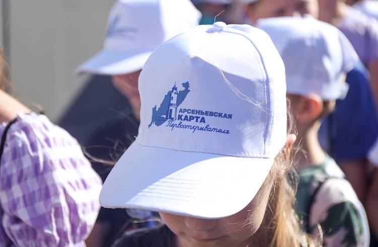 Почти 200 школьников из Артема и Надеждинского района уже воспользовались «Арсеньевской картой»