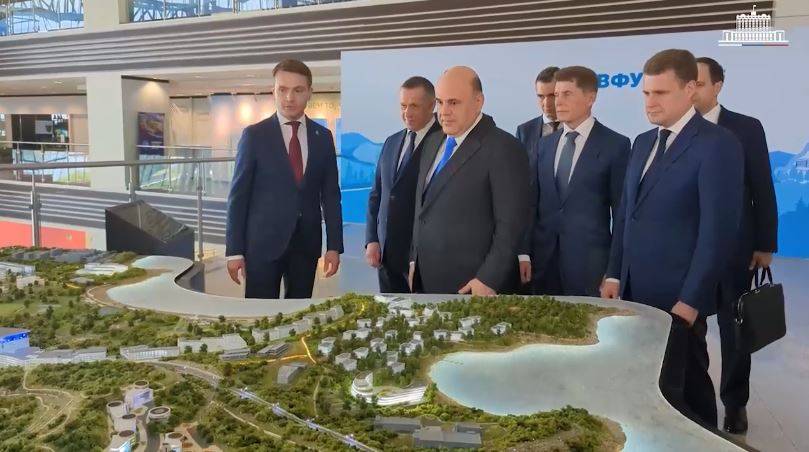 Михаил Мишустин ознакомился с планом территориального развития ДВФУ