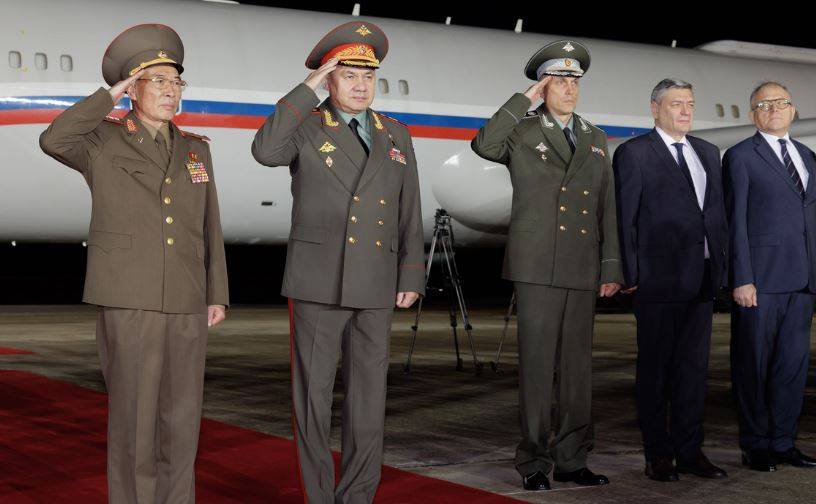 Военная делегация РФ во главе с министром обороны Сергеем Шойгу прибыла в Пхеньян Военная делегация РФ во главе с министром обороны Сергеем Шойгу прибыла в Пхеньян