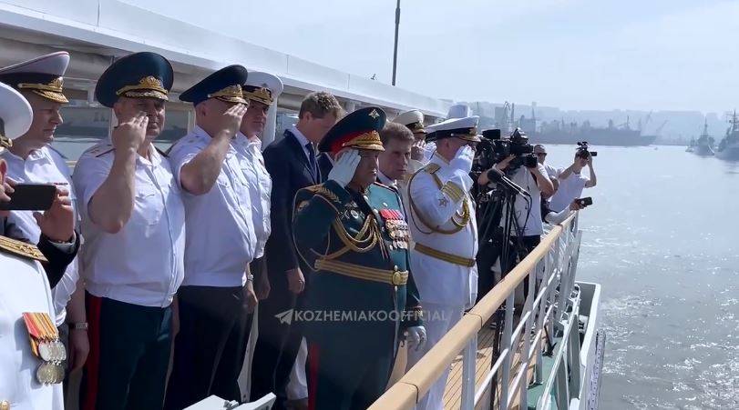 Олег Кожемяко поздравил приморцев с Днем Военно-Морского флота Олег Кожемяко поздравил приморцев с Днем Военно-Морского флота