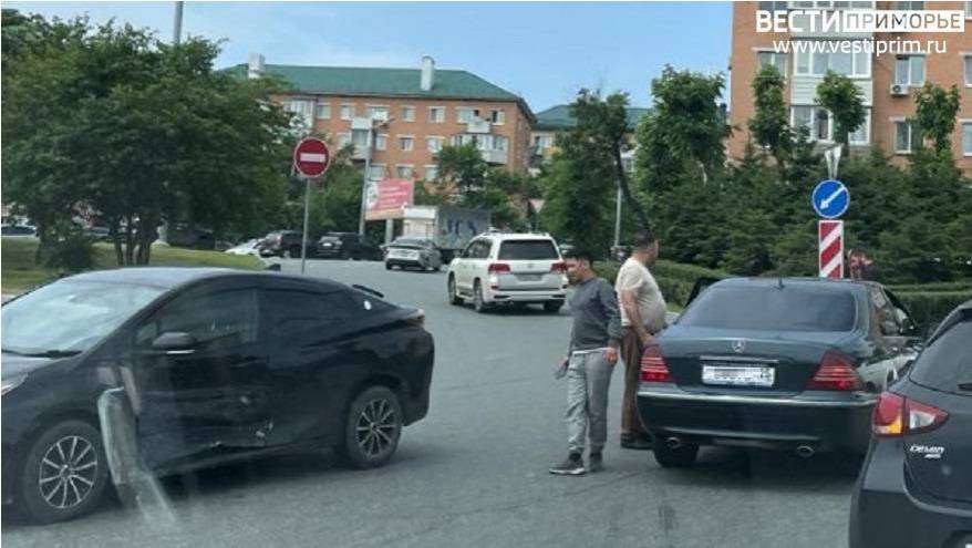Поворот с «дурной славой» не преодолели два водителя Поворот с «дурной славой» не преодолели два водителя