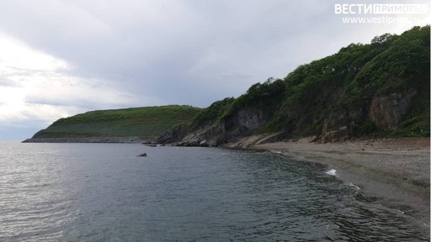 Долго ли продержится?: Конструкция у берега моря заставила задуматься приморцев