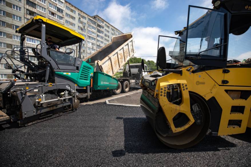 Щебёночно-мастичный асфальтобетон уложен на улице Толстого Щебёночно-мастичный асфальтобетон уложен на улице Толстого