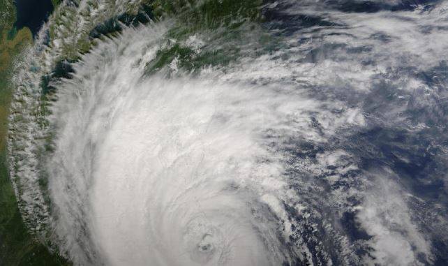 Тайфун "Лан" ударит по Приморью завтра днем и будет бушевать два дня - самый новый прогноз Тайфун "Лан" ударит по Приморью завтра днем и будет бушевать два дня - самый новый прогноз