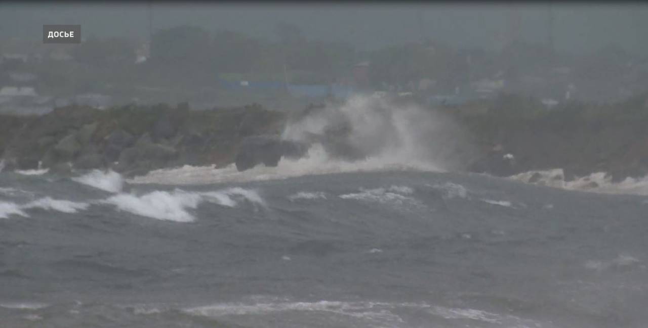 цунами на дальнем востоке. угроза цунами в приморье. цунами в приморском крае 1993. цунами в россии. тайфун владивосток 2021.