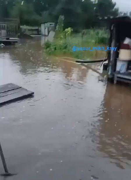 "Огород, двор, баня - все утонуло": большая вода пришла в Михайловский район Приморья "Огород, двор, баня - все утонуло": большая вода пришла в Михайловский район Приморья