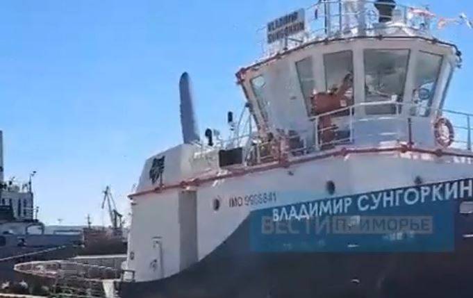 Во Владивостокском порту встречают новое судно - многоцелевой буксир "Владимир Сунгоркин"