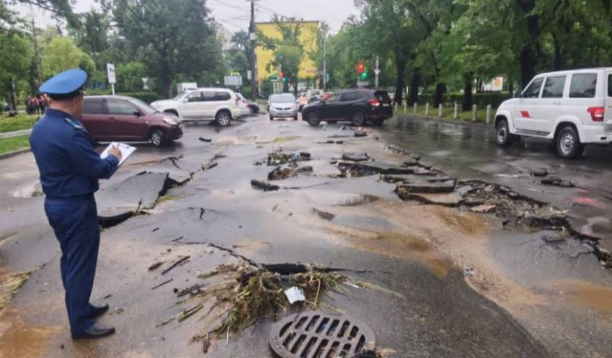 После «подрыва» асфальта на Давыдова во Владивостоке возбуждено дело о халатности После «подрыва» асфальта на Давыдова во Владивостоке возбуждено дело о халатности