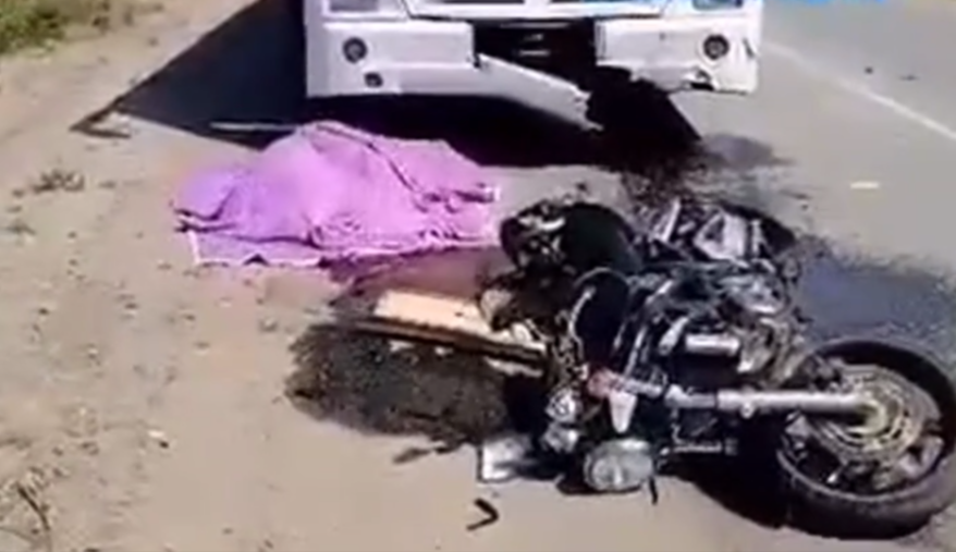 Автобус маршрута N26 «Врангель — Находка» наехал на мотоцикл. Водитель скончался. Видео