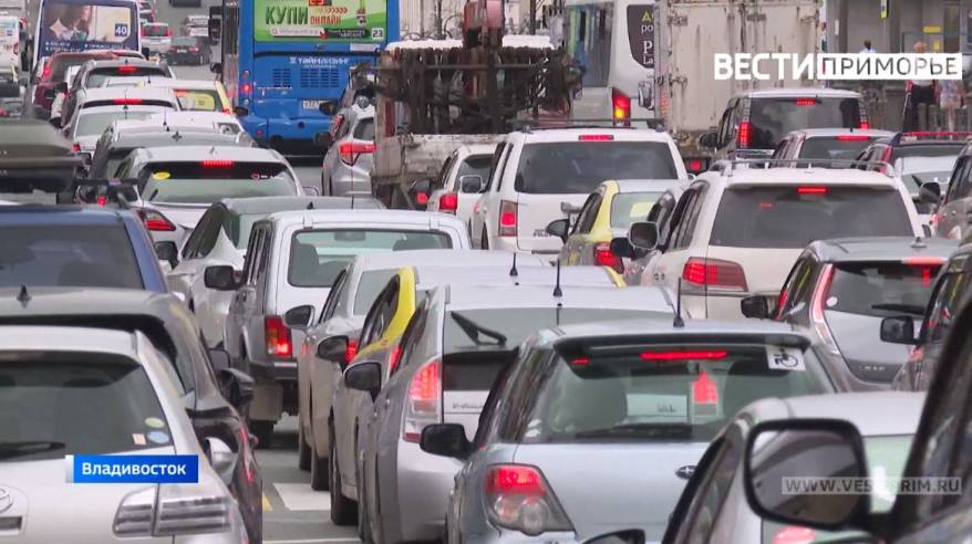 Во Владивостоке на дорогах второй день сохраняются 7-балльные пробки Во Владивостоке на дорогах второй день сохраняются 7-балльные пробки