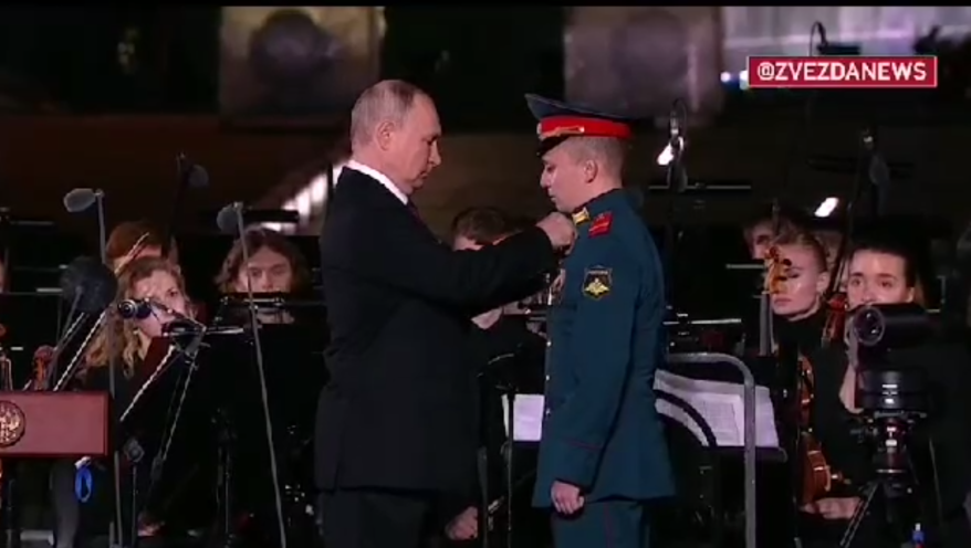 Экипажу танка "Алёша" вручил награды Президент России, один из бойцов - Герой Приморья