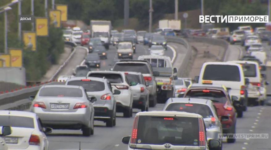 В эти минуты: мощная автопробка сковала Некрасовский путепровод во Владивостоке