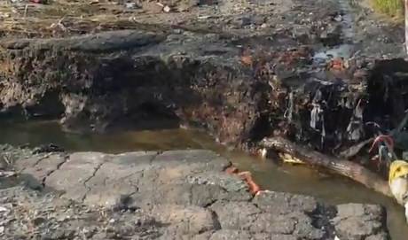 Дорогу к гаражам размыло, граждане не могут забрать свои авто Дорогу к гаражам размыло, граждане не могут забрать свои авто