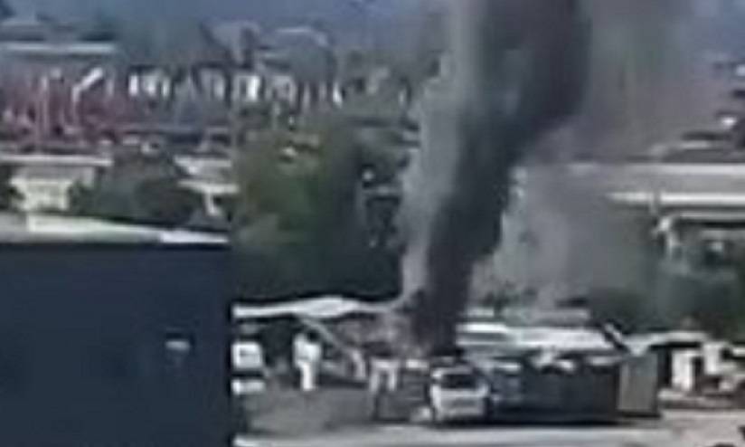 «Горели три близко расположенных»: Черный столб дыма заволакивает город