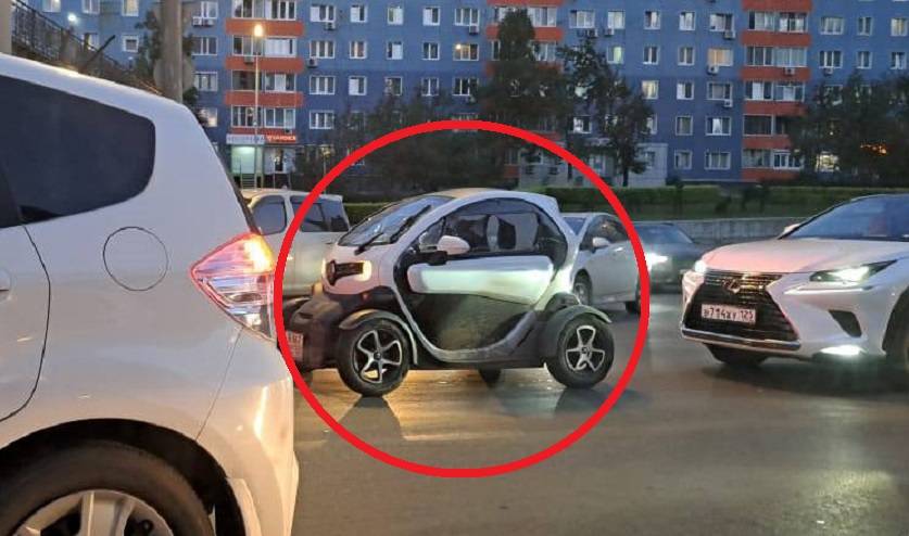 «На балконе хранить можно»: Редкий автомобиль замечен на дороге Владивостока