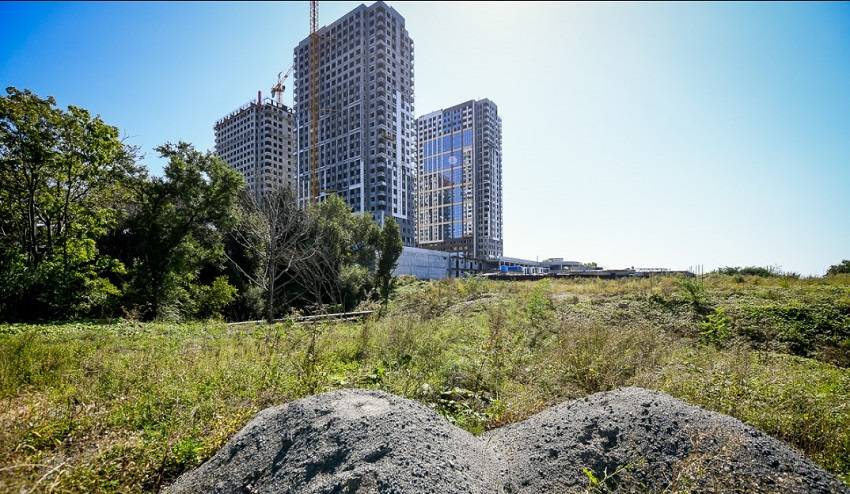 Николаев vs Пушкарёв: компании, связанные с экс-мэрами Владивостока, столкнулись в суде из-за стройки на Седанке