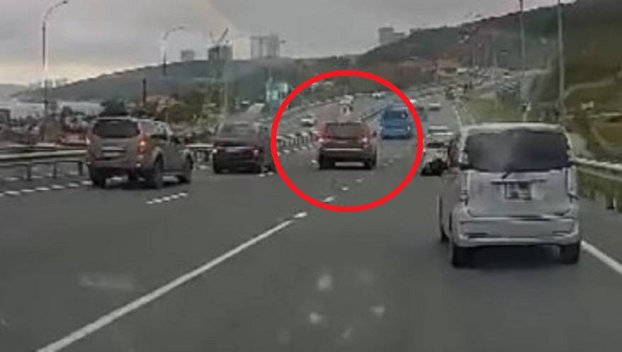 Автоподстава из разряда VIP? Маневр на Cruiser ввел в недоумение очевидцев Автоподстава из разряда VIP? Маневр на Cruiser ввел в недоумение очевидцев