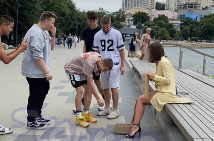 Предприимчивая девушка нашла способ заработать на новый iPhone