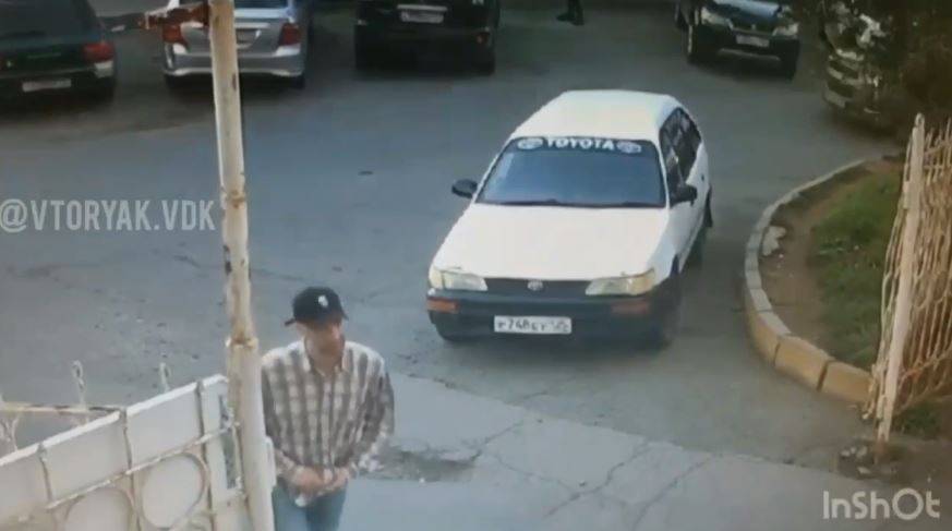 Огорчил женщину: постыдный поступок мужчины во Владивостоке попал на видео