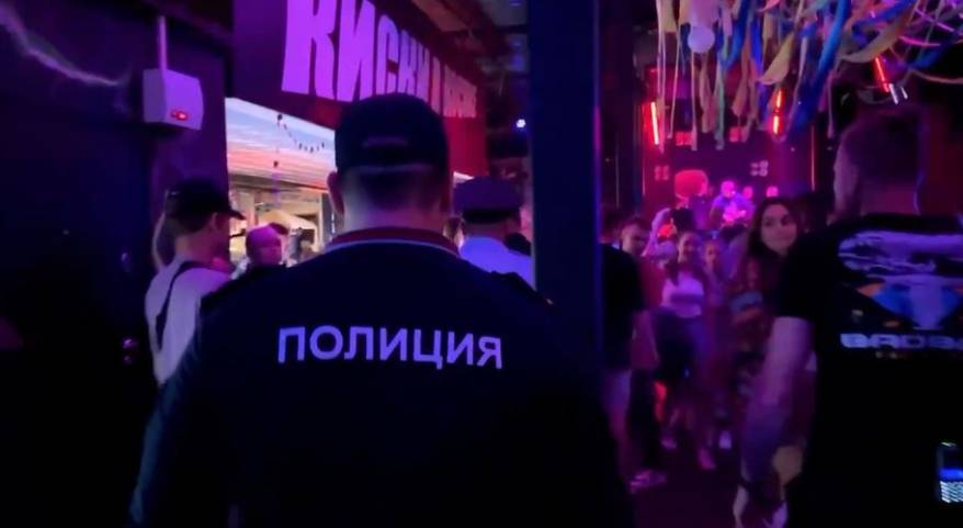 Случай возле популярного ночного клуба во Владивостоке: ищут очевидцев Случай возле популярного ночного клуба во Владивостоке: ищут очевидцев