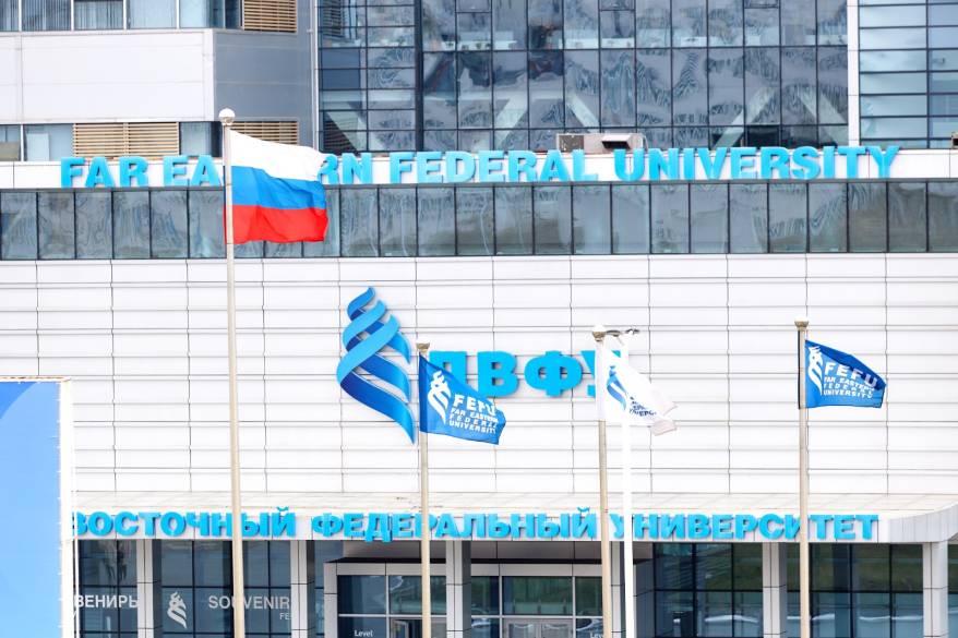 Владимир Путин поблагодарил ректора ДВФУ за идею создания патриотического центра для студентов