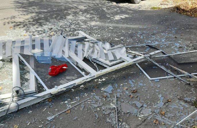 Мощный хлопок прогремел в жилом доме в Приморье: вынесло оконные рамы со стеклами