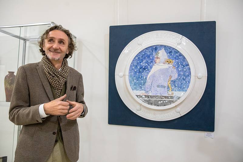 И Владик такой молодой: фарфоровые барельефы украсят переход у центральной площади Владивостока И Владик такой молодой: фарфоровые барельефы украсят переход у центральной площади Владивостока