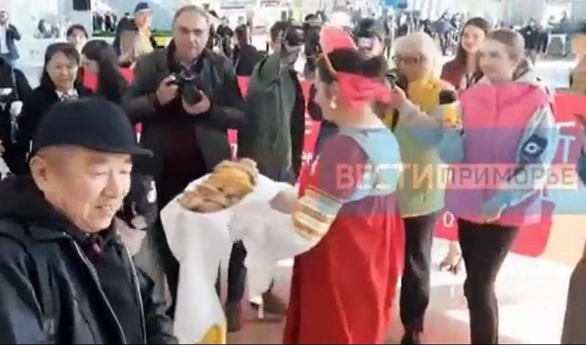 Авиарейс из Даляня прибыл во Владивосток