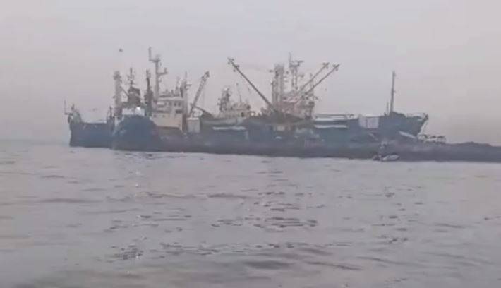Радужная вода: приморцы сообщают о ЧП на Русском острове Радужная вода: приморцы сообщают о ЧП на Русском острове
