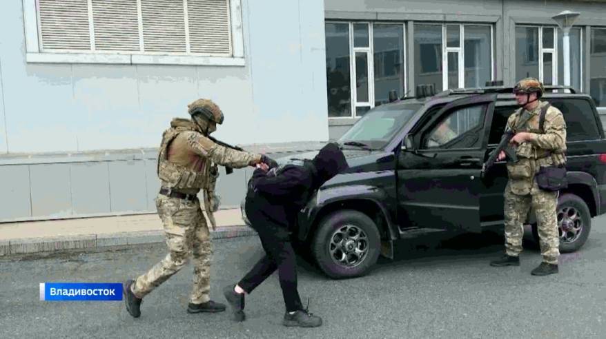 Антитеррористические учения проходят в столице Приморья Антитеррористические учения проходят в столице Приморья