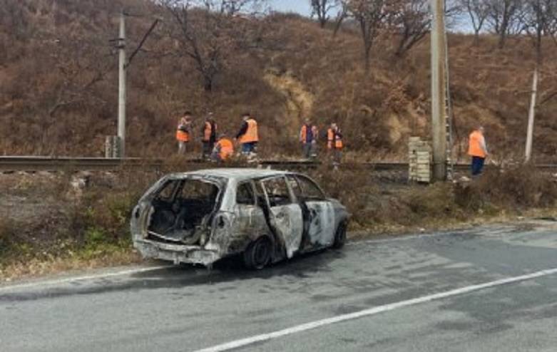 В полиции пояснили, кто был за рулем сгоревшего на ж/д путях авто