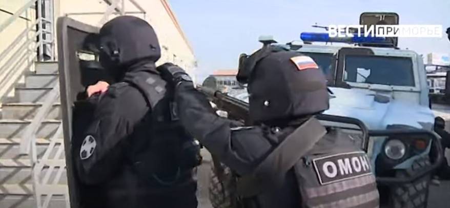 ФСБ при поддержке "Грома" нагрянули в одно из заведений Владивостока ФСБ при поддержке "Грома" нагрянули в одно из заведений Владивостока
