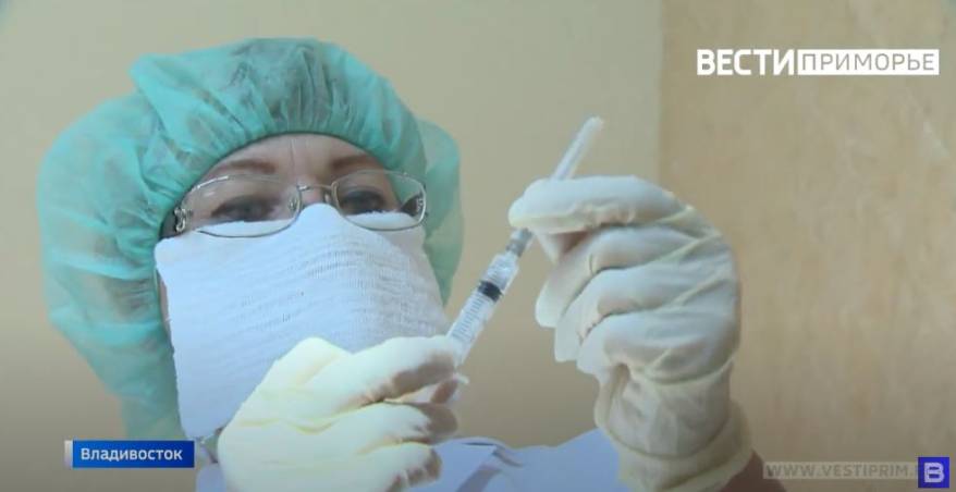 Новая вакцина от COVID-19 ждет одобрения Минздрава: ждать ли массовой вакцинации?