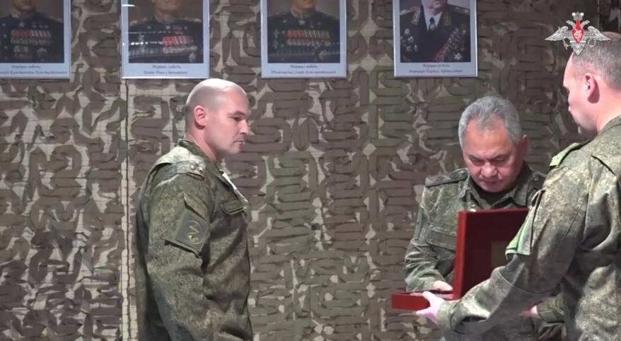 Шойгу вручил Звезду Героя России командиру 155-й бригады морской пехоты ТОФ