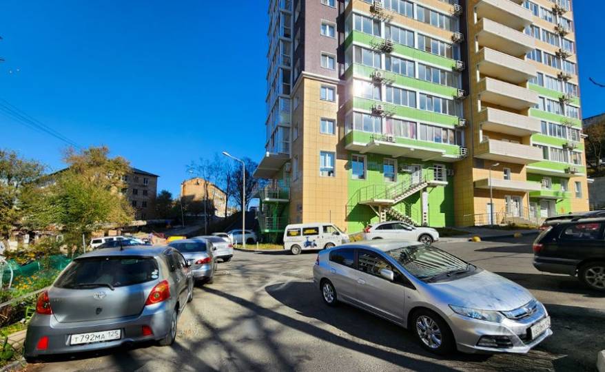 "Вонь аж до 12 этажа": жильцы новостройки во Владивостоке жалуются на необычное соседство