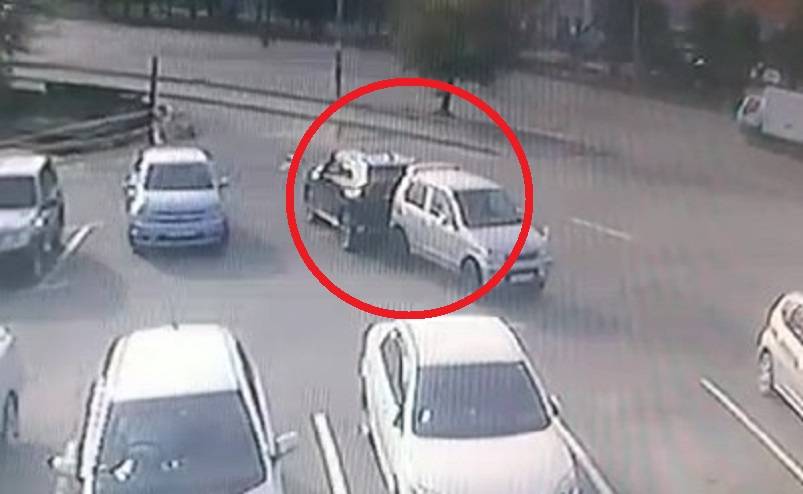 Депутата на «пинающемся» авто, сбежавшую с места ДТП, лишили прав