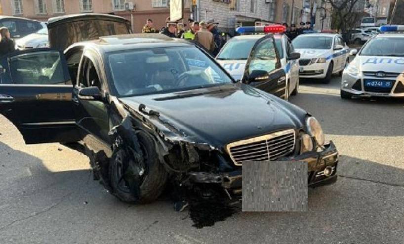«Шумахера» остановило металлическое ограждение в погоне от полицейских «Шумахера» остановило металлическое ограждение в погоне от полицейских