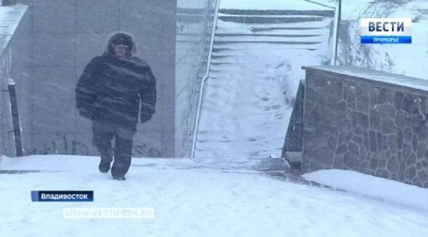 Из-за циклона в столице Приморья объявлено штормовое предупреждение Из-за циклона в столице Приморья объявлено штормовое предупреждение