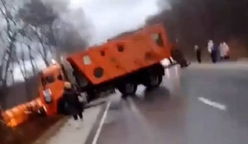 Бежали, кричали: Самосвал занесло в толпу людей