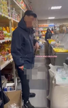 "Вызовите полицию": неадекватный мужчина навел шороху в торговой точке Приморья