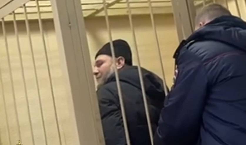 Житель Владивостока в ходе ссоры отрезал ухо обидчику (видео) Житель Владивостока в ходе ссоры отрезал ухо обидчику (видео)
