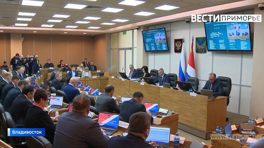 Индексацию зарплат госслужащих приостановят в Приморье