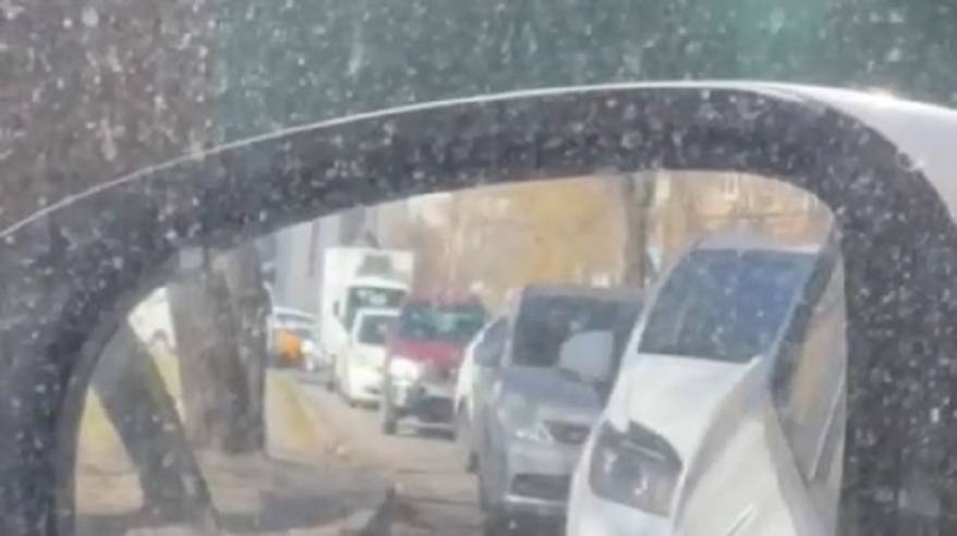 «Упёртая мадмуазель» создала огромную пробку и учила всех Правилам движения «Упёртая мадмуазель» создала огромную пробку и учила всех Правилам движения