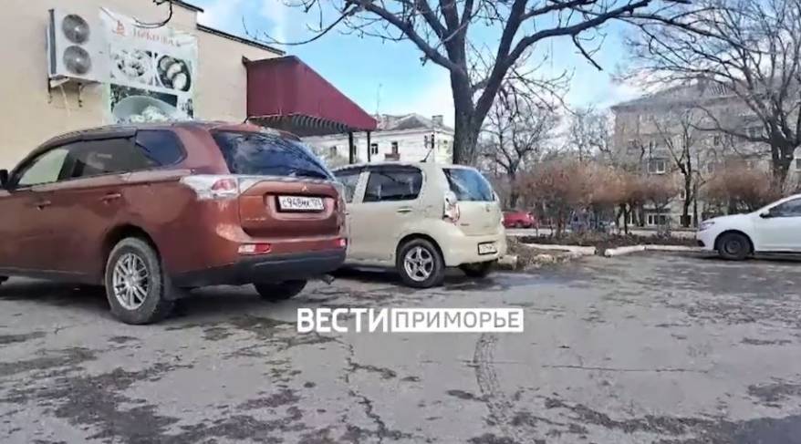 "Только лужица крови": эксклюзивные кадры с места расстрела "Лэнд Крузер 200" в Приморье "Только лужица крови": эксклюзивные кадры с места расстрела "Лэнд Крузер 200" в Приморье