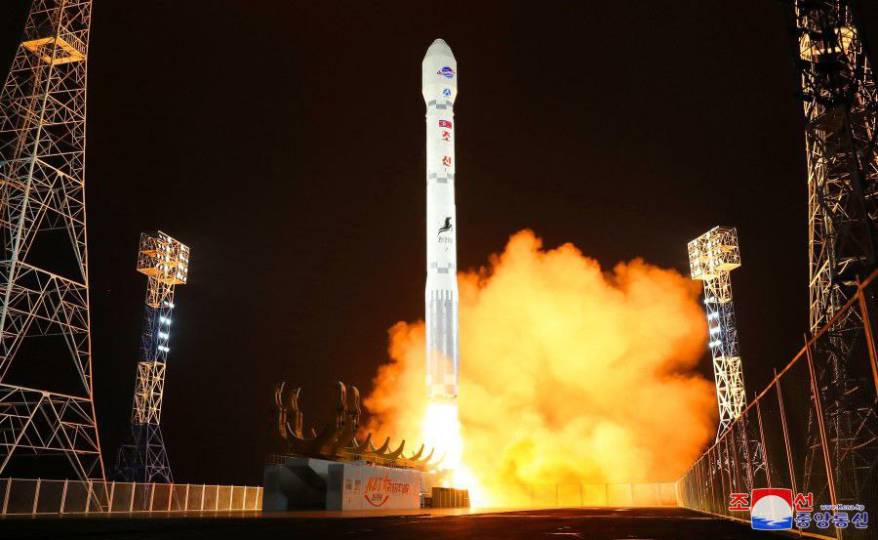 КНДР заявила об успешном запуске разведывательного спутника на новой ракете КНДР заявила об успешном запуске разведывательного спутника на новой ракете